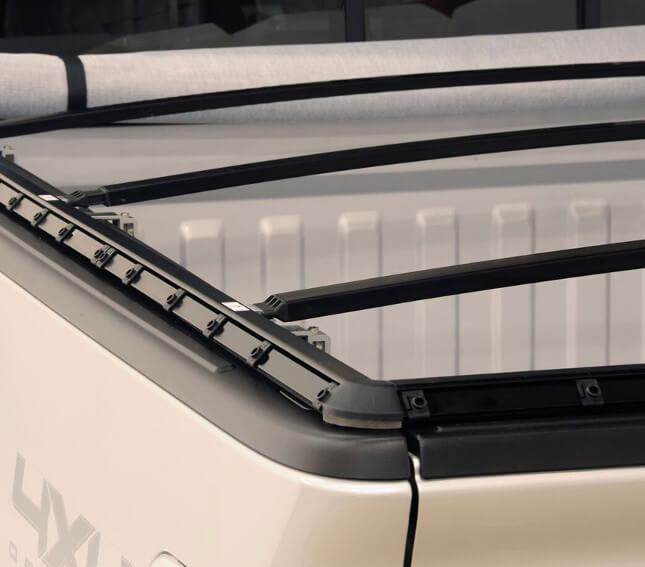 Dodge RAM 2009-18 Laderaumabdeckung Plane mit Knöpfen Blackmax hochwertige Vinylplane für gelegentlichen Gebrauch hochwertige Vinyl Laderaumabdeckung schwarzer Aluminiumrahmen NOVISauto Laderaumabdeckung Plane mit Knöpfen BLACKMAX - EXR09-6,4