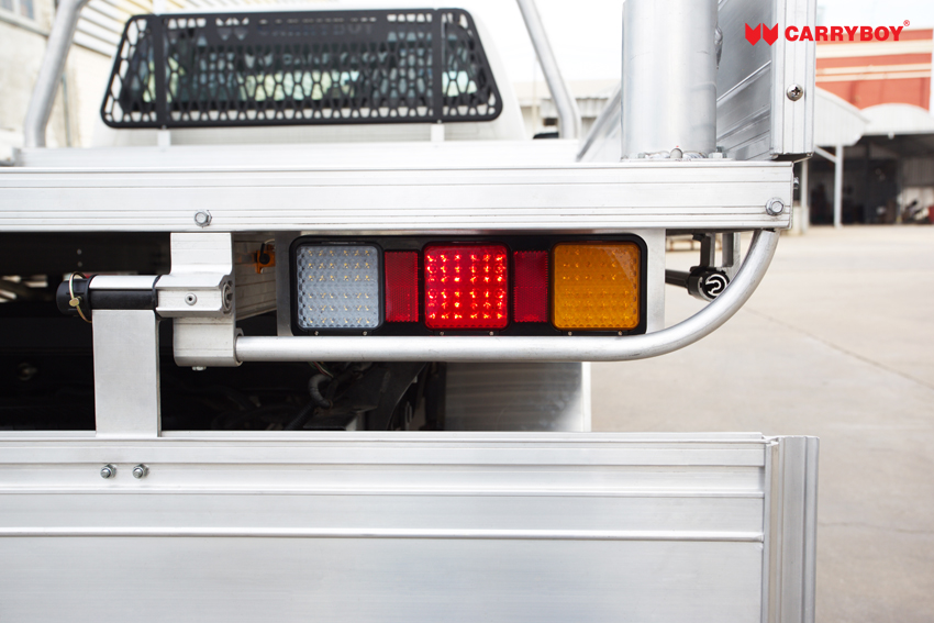 Carryboy Fahrgestellaufbau Pickup Aluminiumladefläche Bremslicht Doppelkabine Pickup