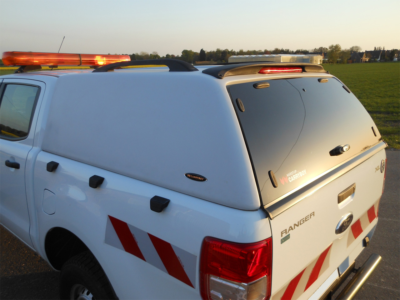 CARRYBOY Ford Ranger Zubehör Hardtop geschlossene Seiten mit Werksbeleuchtung Flottenfahrzeug