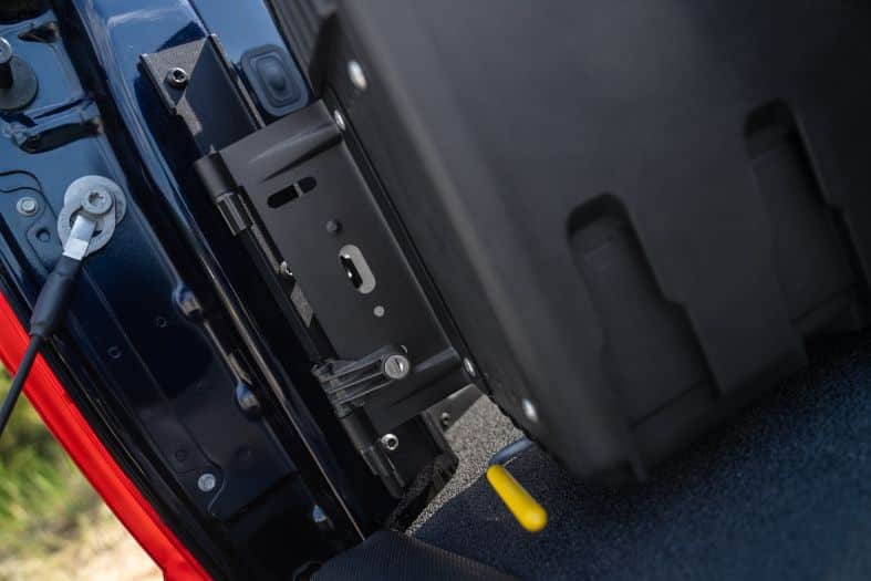 NOVISauto CARRYBOY Werkzeugbox Staubox Toolbox schwenkbar für Pickup Ladefläche Isuzu D-Max 2021+ einfacher Einbau stabile Scharniere